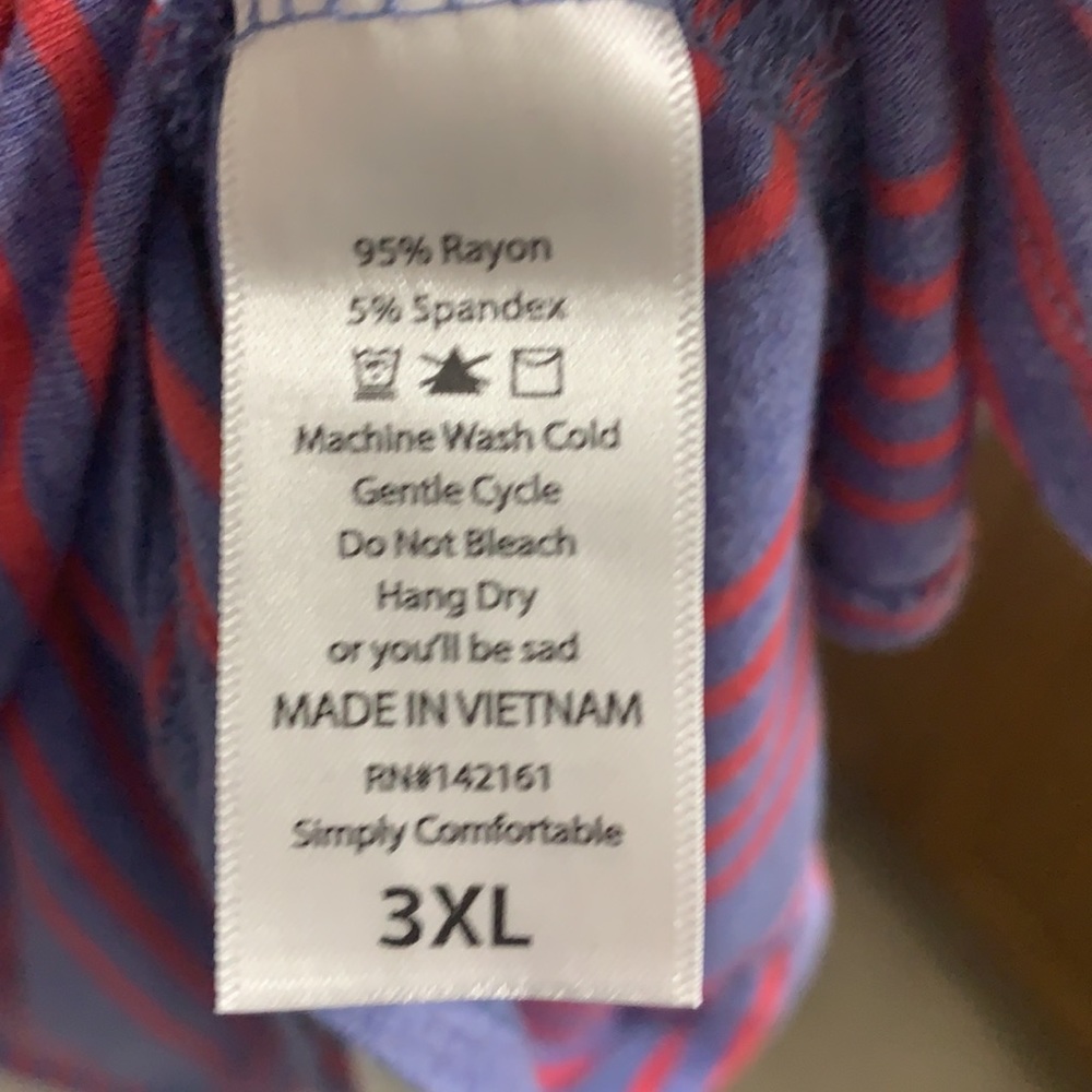 Lularoe Randy Tee ($BUNDLE AND SAVE$) - Picture 4 of 4